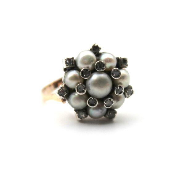 Anello con perle e diamanti